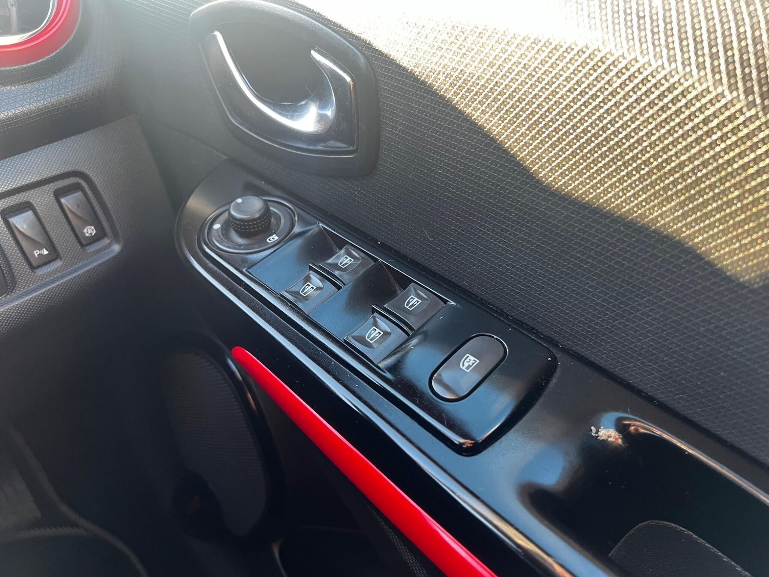 Used Renault Clio 2014 for sale - 76658286: Photo 20