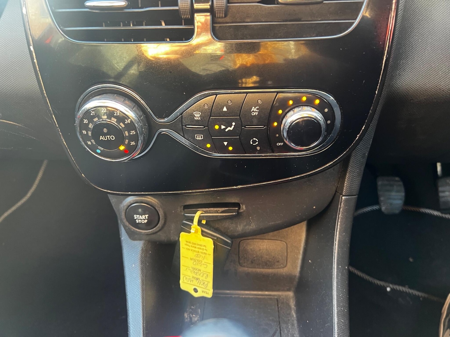 Used Renault Clio 2014 for sale - 76658286: Photo 21