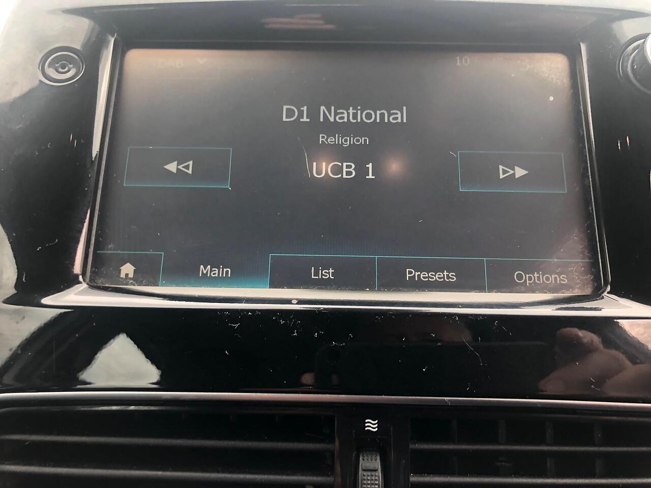 Used Renault Clio 2017 for sale - 77376111: Photo 35