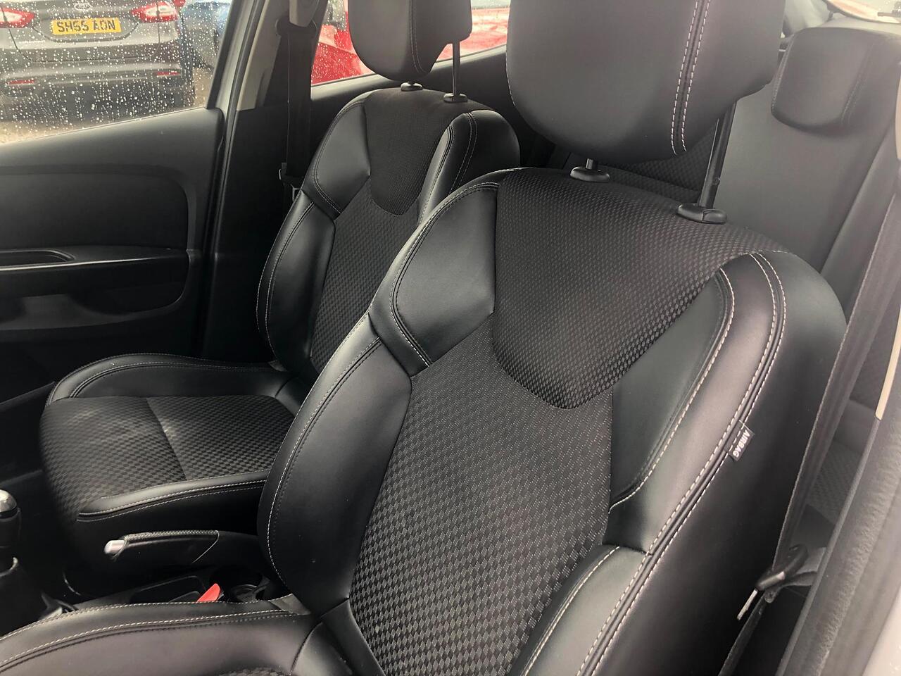 Used Renault Clio 2017 for sale - 77376111: Photo 39