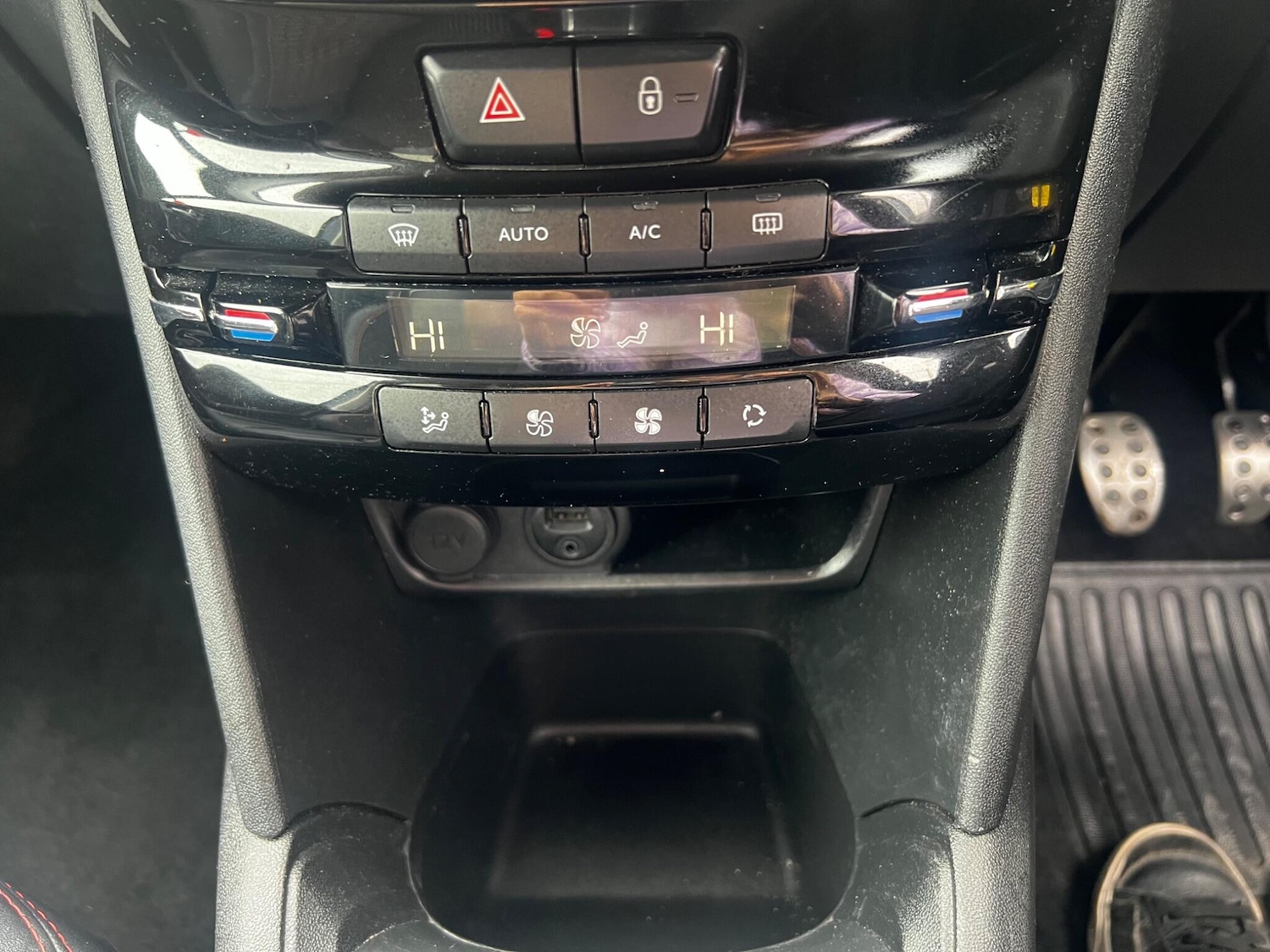 Used Peugeot 208 2016 for sale - 76486777: Photo 37