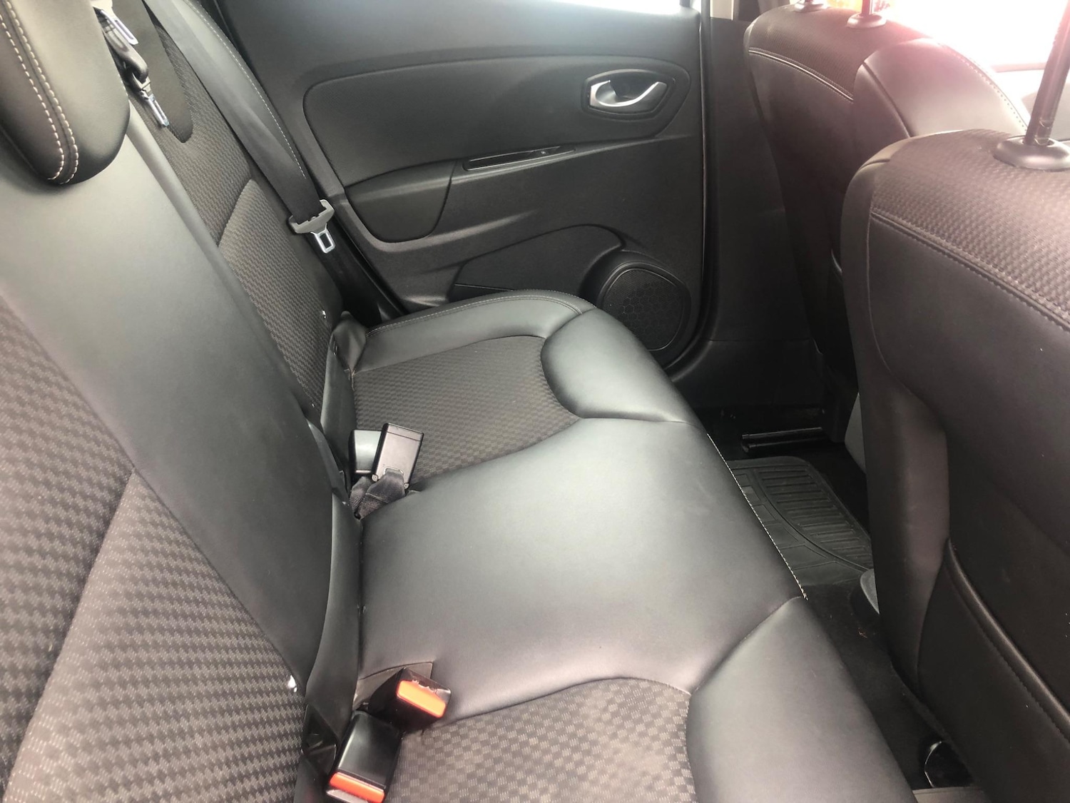 Used Renault Clio 2017 for sale - 76486724: Photo 25