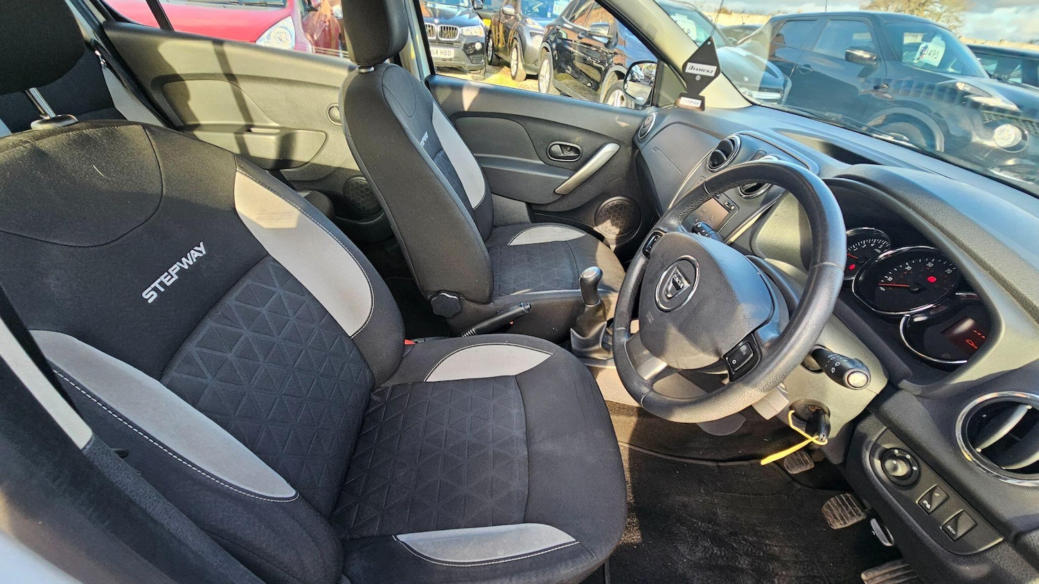 Used Dacia Sandero Stepway 2014 for sale - 76666861: Photo 11