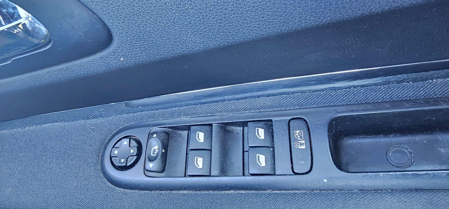 Used Peugeot 3008 2015 for sale - 76486740: Photo 37