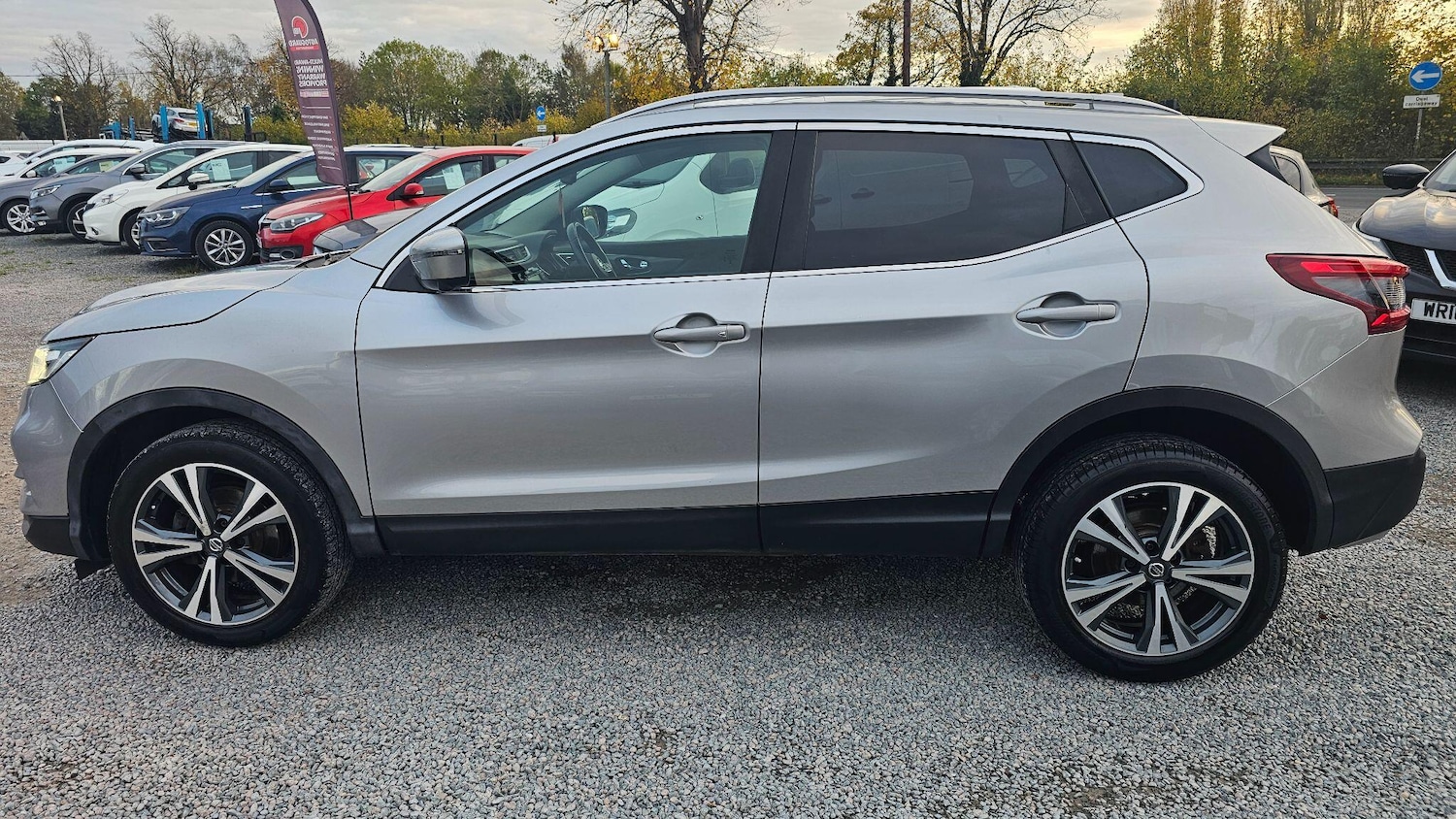 Used Nissan Qashqai 2017 for sale - 76486719: Photo 2