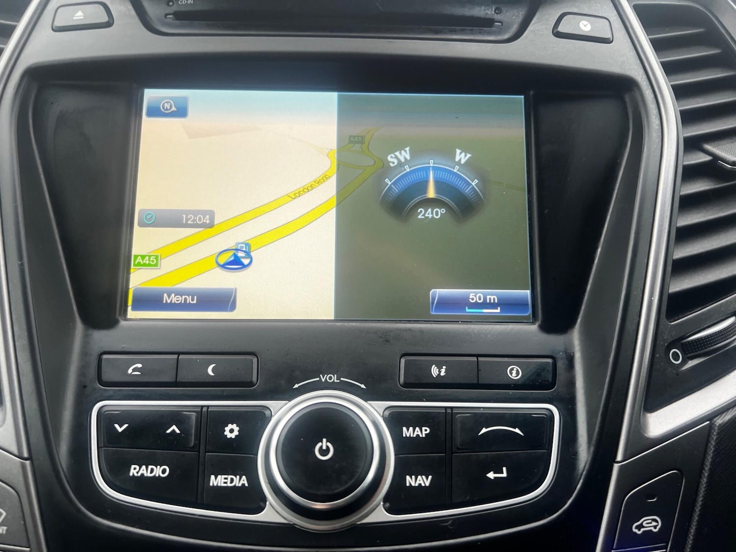 Used Hyundai Santa Fe 2015 for sale - 76926270: Photo 30