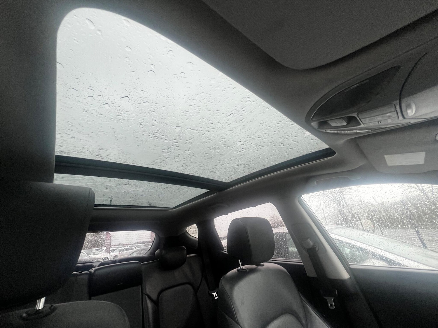 Used Hyundai Santa Fe 2015 for sale - 76926270: Photo 35