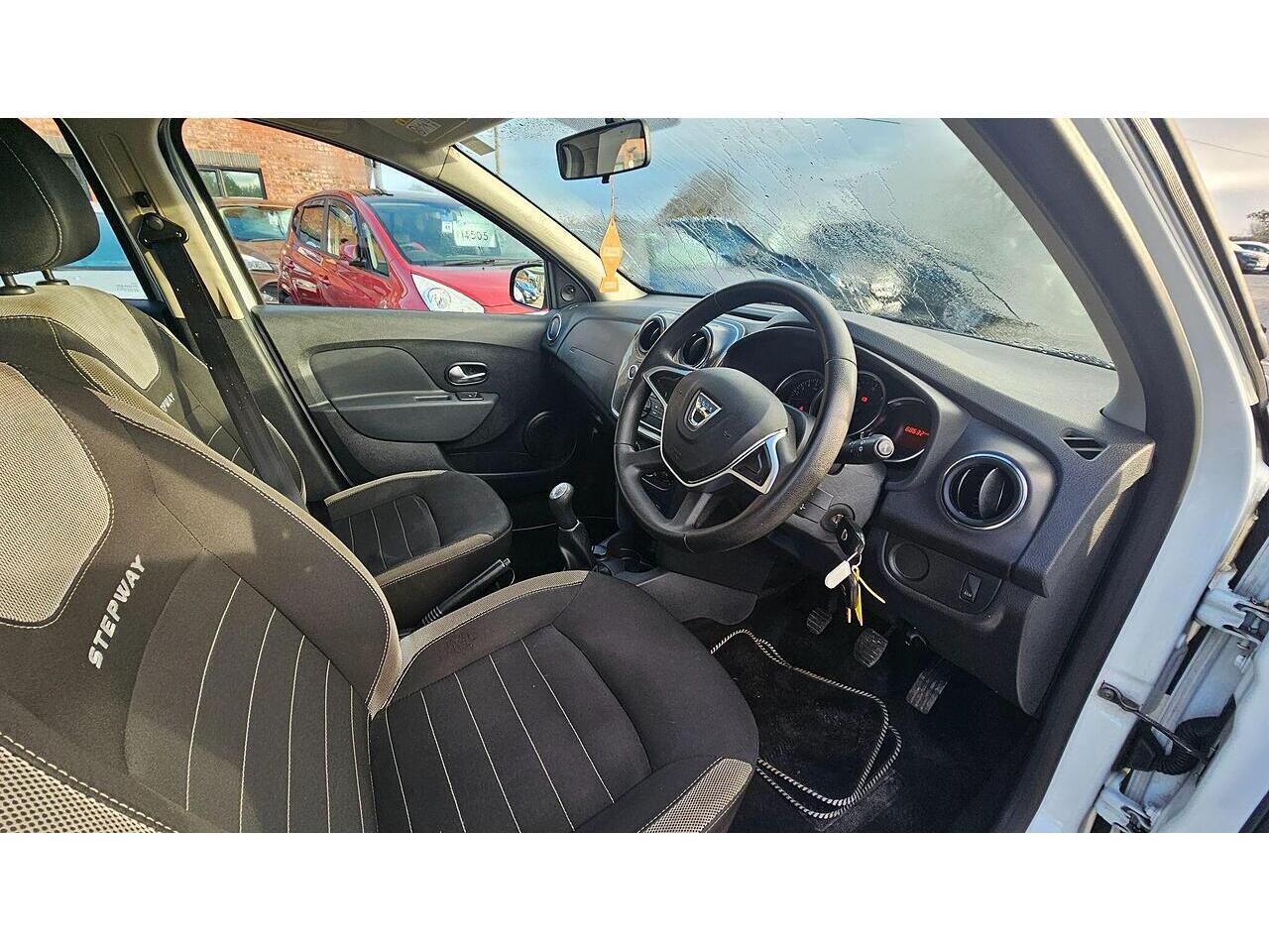 Used Dacia Sandero Stepway 2017 for sale - 77254903: Photo 11