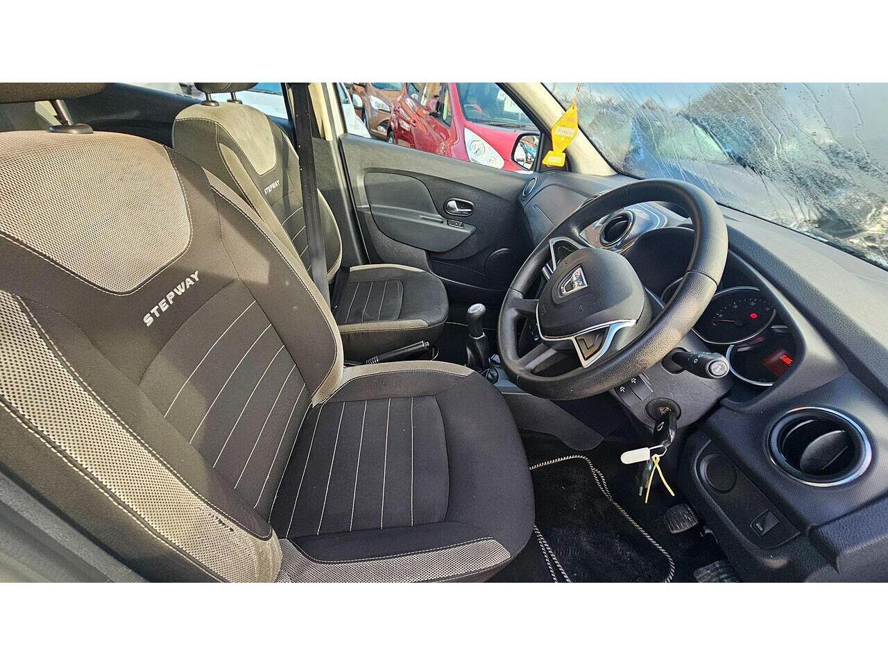 Used Dacia Sandero Stepway 2017 for sale - 77254903: Photo 12