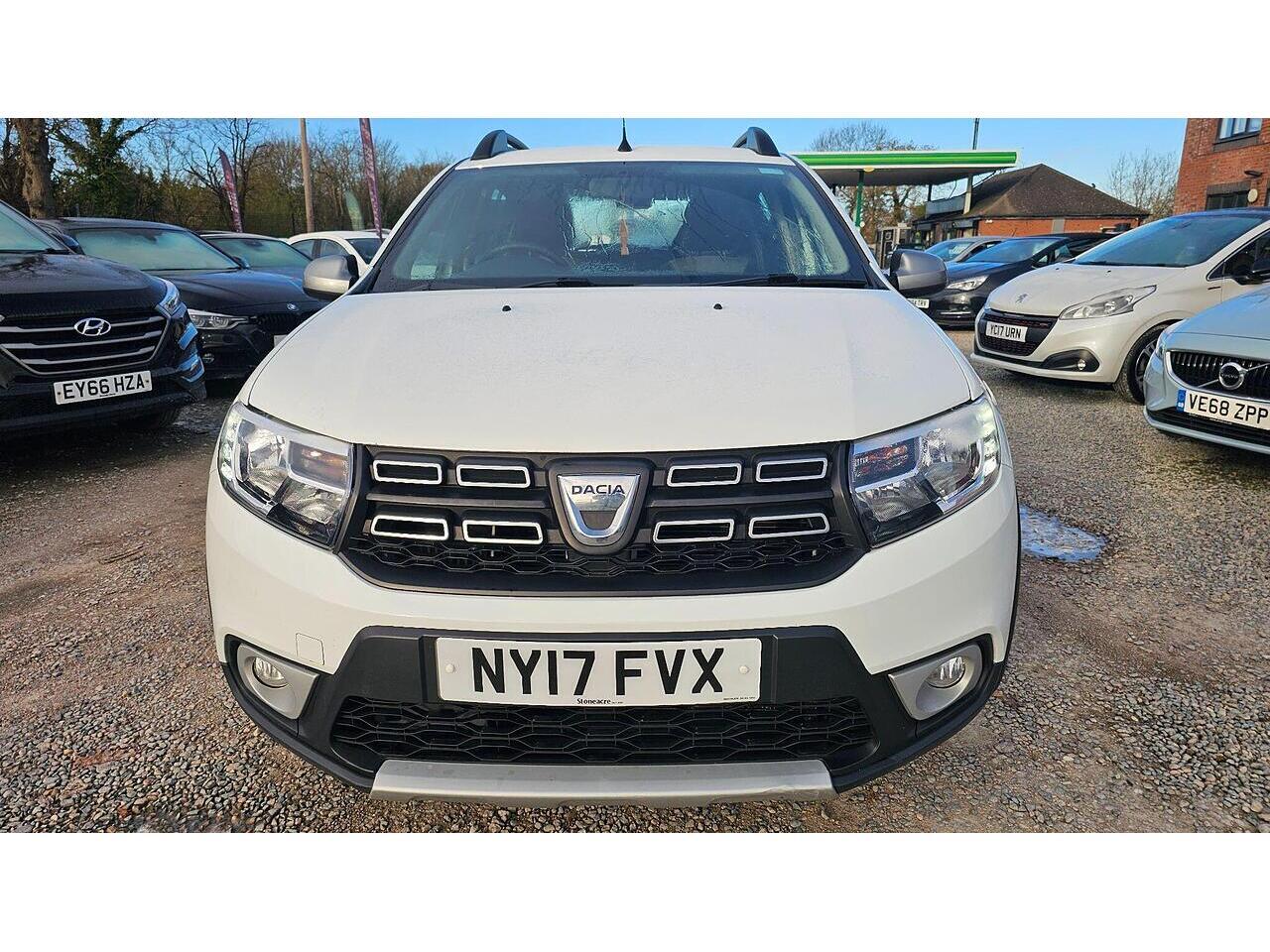 Used Dacia Sandero Stepway 2017 for sale - 77254903: Photo 2
