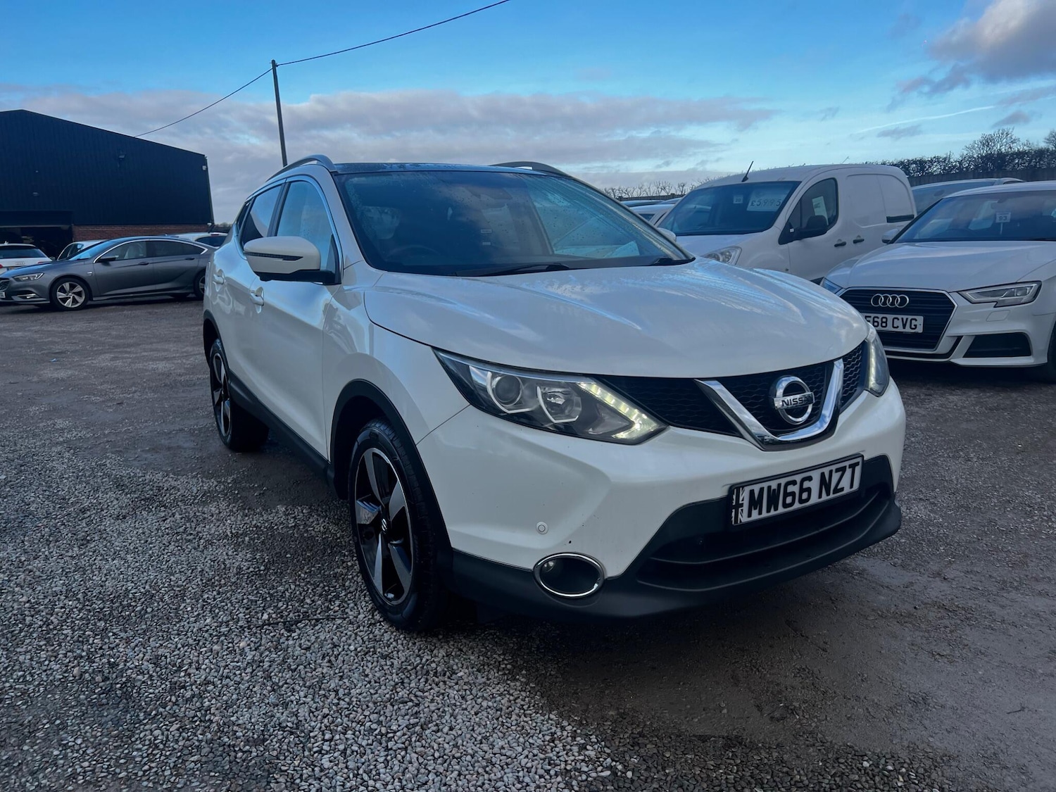 Used Nissan Qashqai 2016 for sale - 76912737: Photo 2