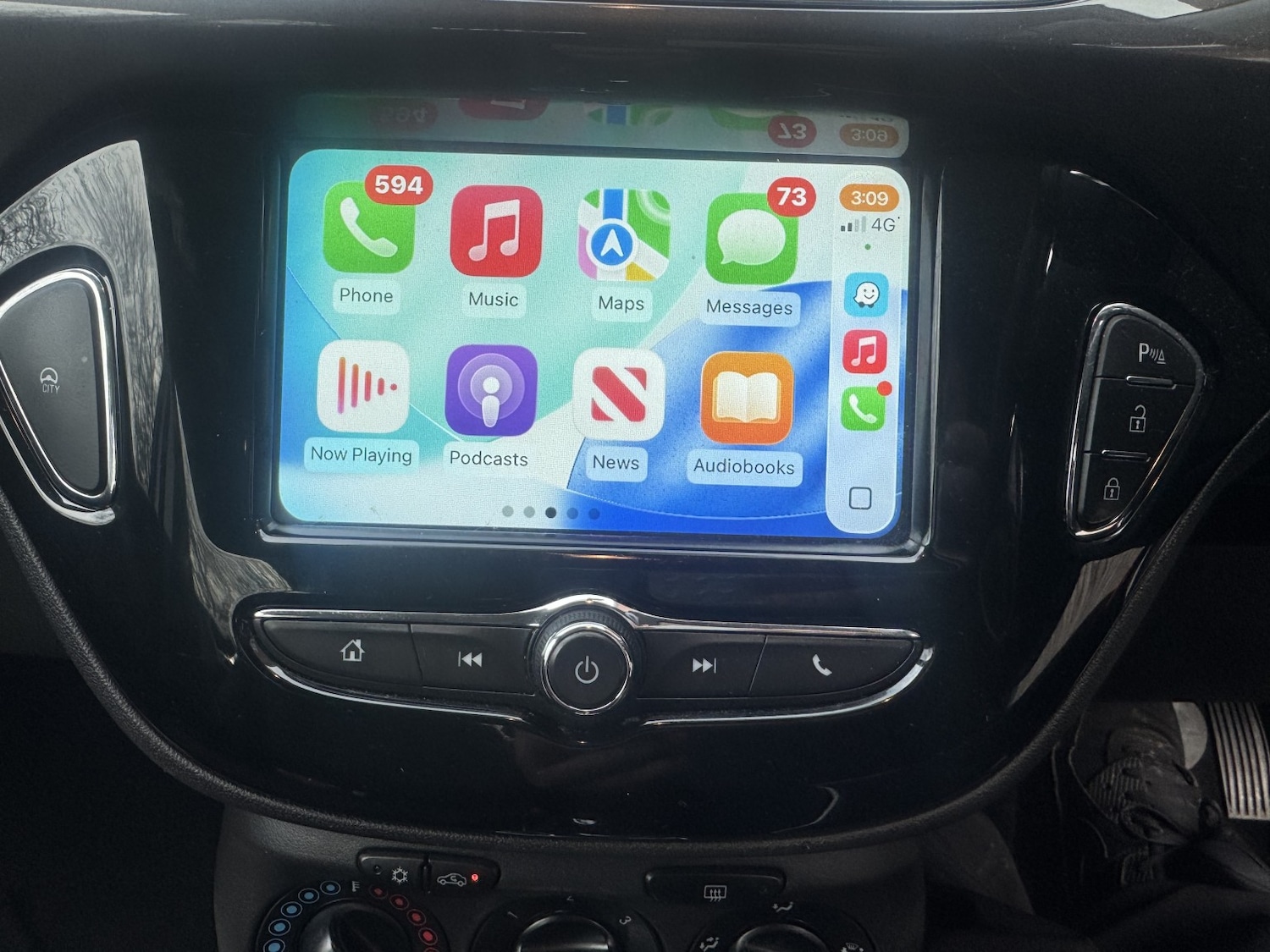 Used Vauxhall Corsa 2015 for sale - 77403666: Photo 2