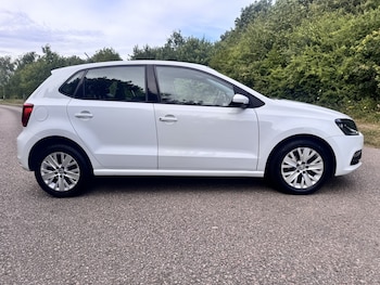 Used Volkswagen Polo 2016 for sale - 79124399: Photo