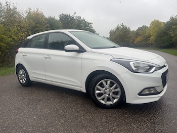 Used Hyundai i20 2017 for sale - 76205648: Photo 4