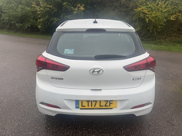 Used Hyundai i20 2017 for sale - 76205648: Photo 9