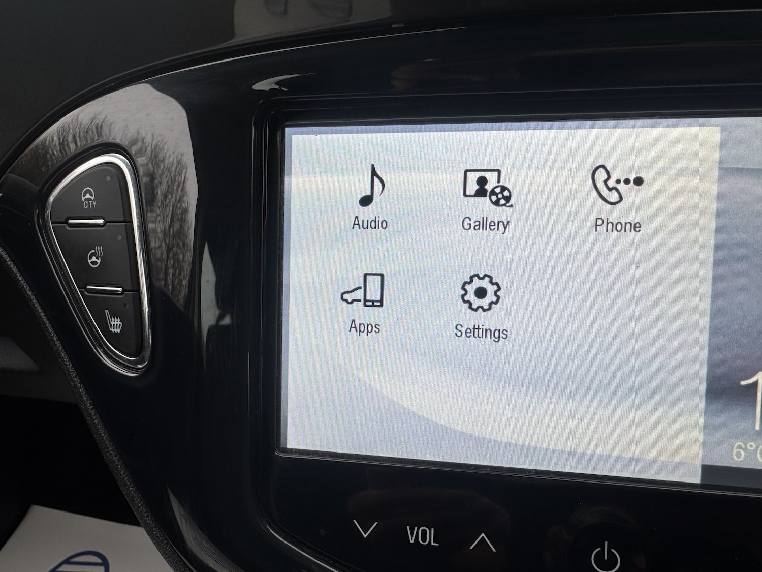 Used Vauxhall Corsa 2015 for sale - 77045373: Photo 2