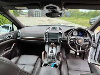 Used Porsche Cayenne 2015 for sale - 75303324: Photo