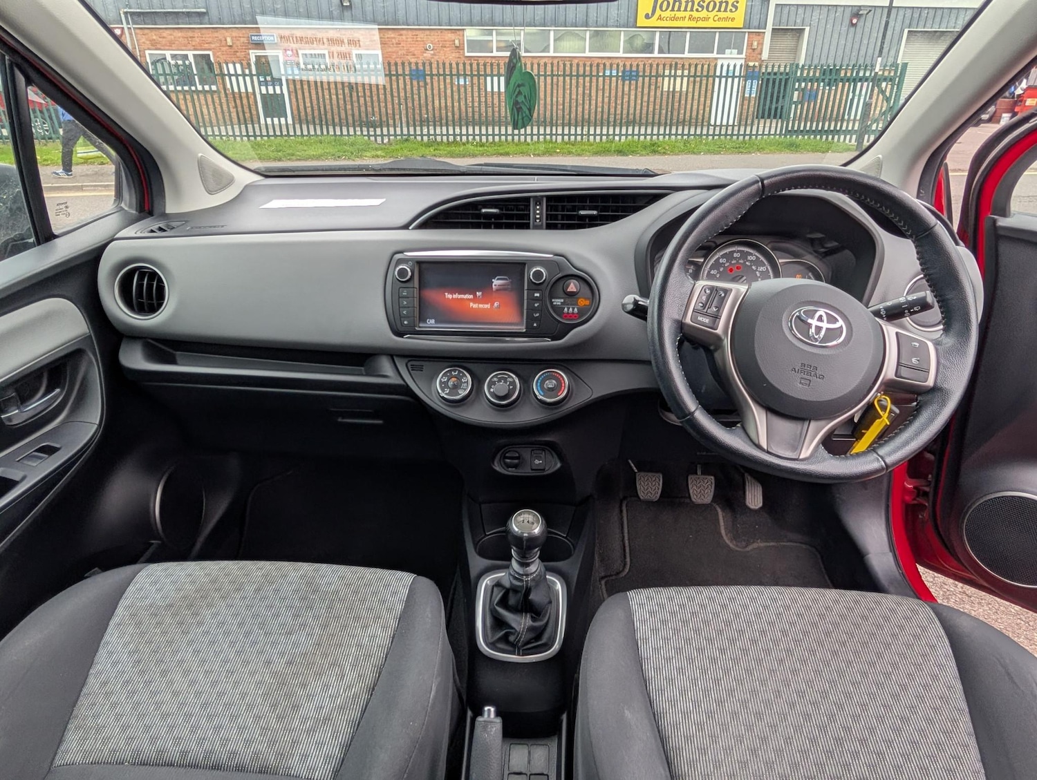 Used Toyota Yaris 2015 for sale - 76184781: Photo 11