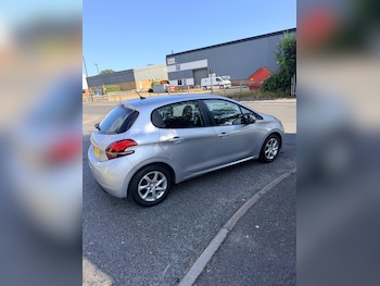 Used Peugeot 208 2015 for sale - 79269509: Photo