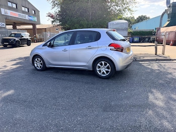 Used Peugeot 208 2015 for sale - 79269509: Photo