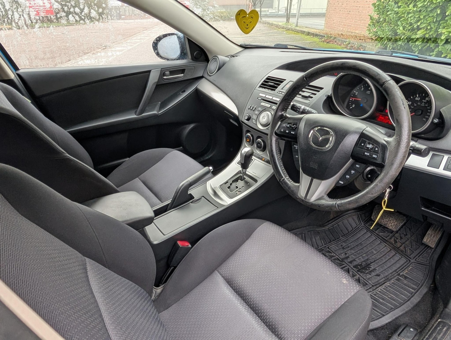 Used Mazda Mazda3 2009 for sale - 76590702: Photo 9