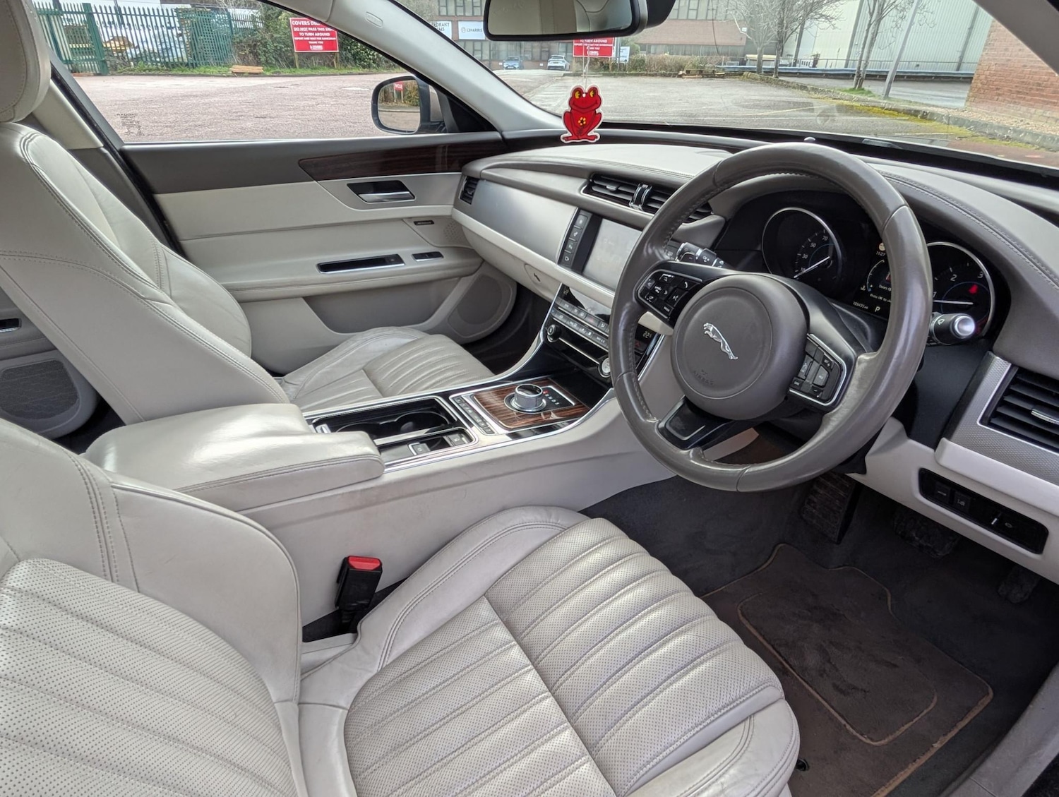 Used Jaguar XF 2015 for sale - 77394027: Photo 9