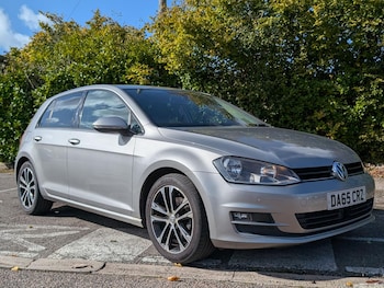 Used Volkswagen Golf 2015 for sale - 76184778: Photo