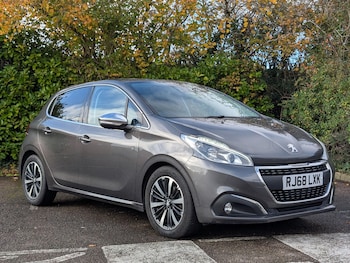 Peugeot - 208
