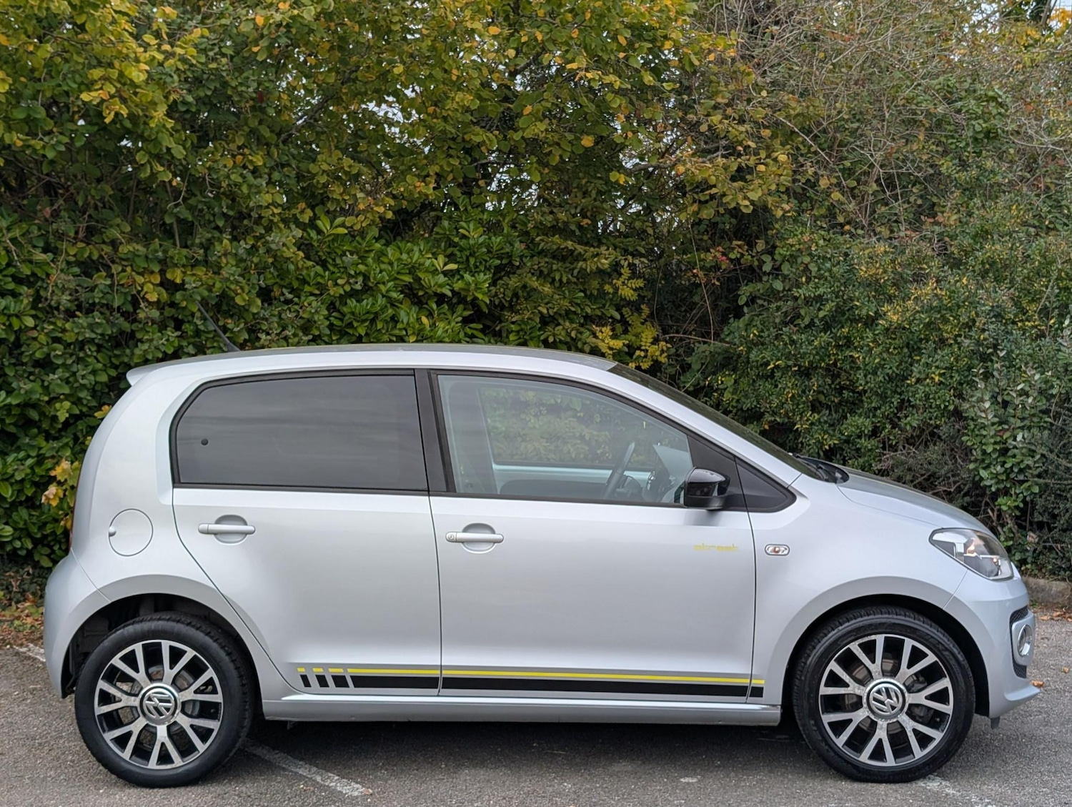 Used Volkswagen up! 2015 for sale - 76312696: Photo 2