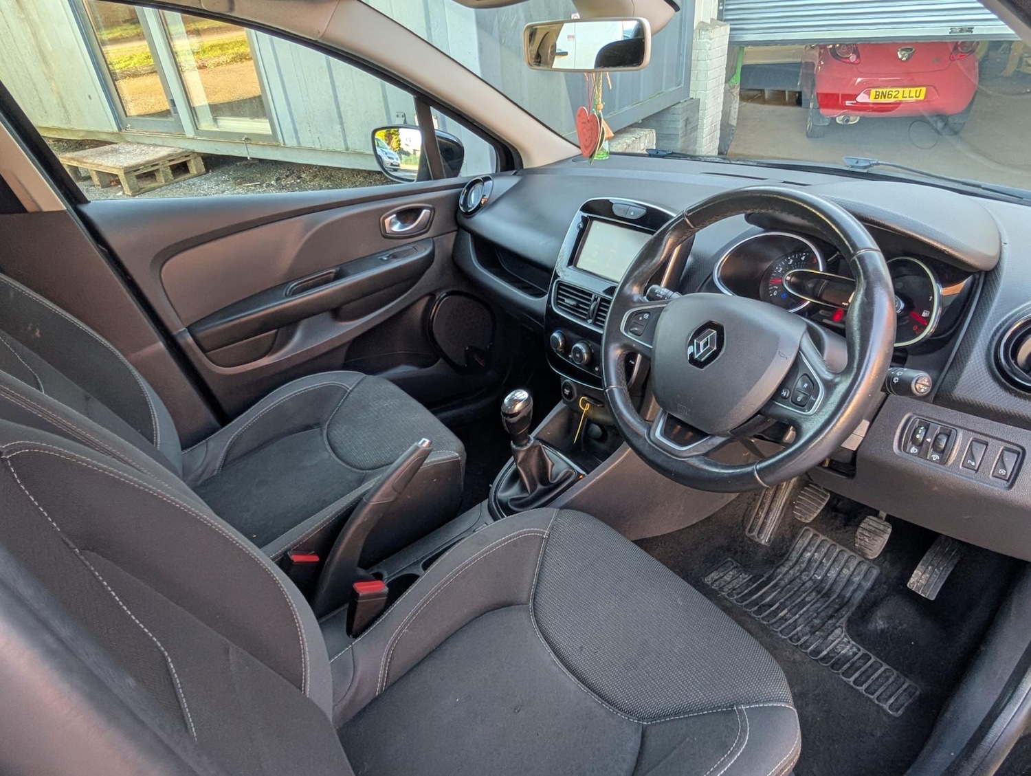 Used Renault Clio 2017 for sale - 77095884: Photo 11