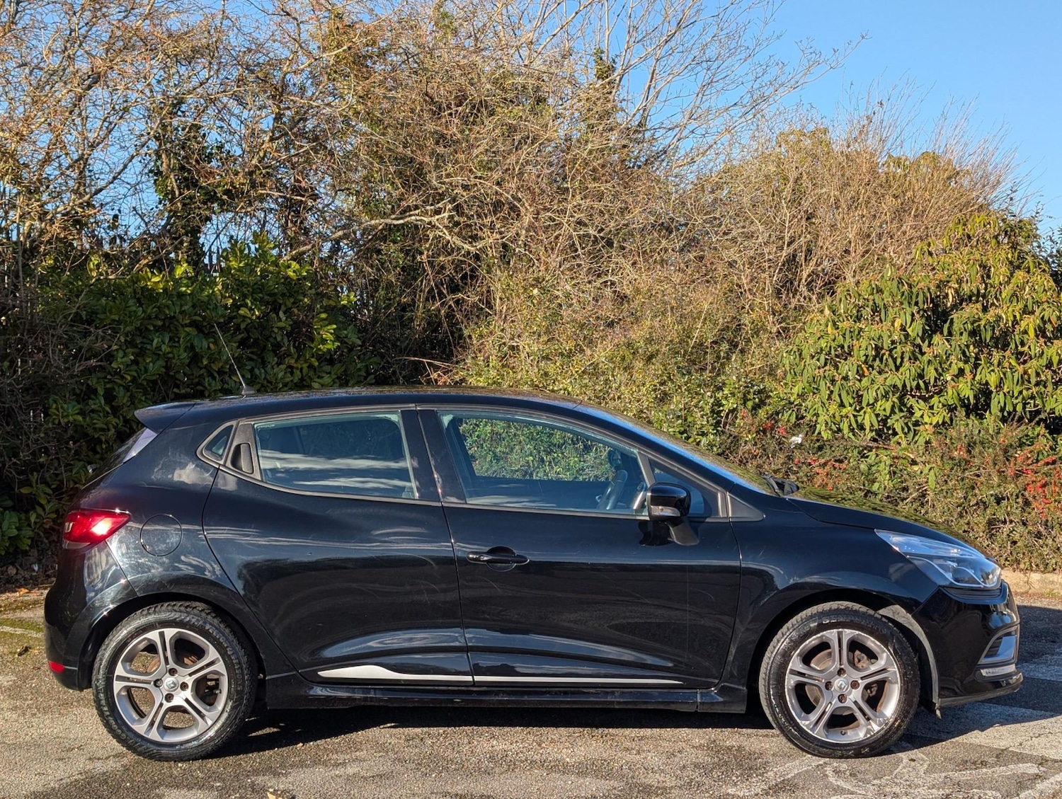 Used Renault Clio 2017 for sale - 77095884: Photo 2