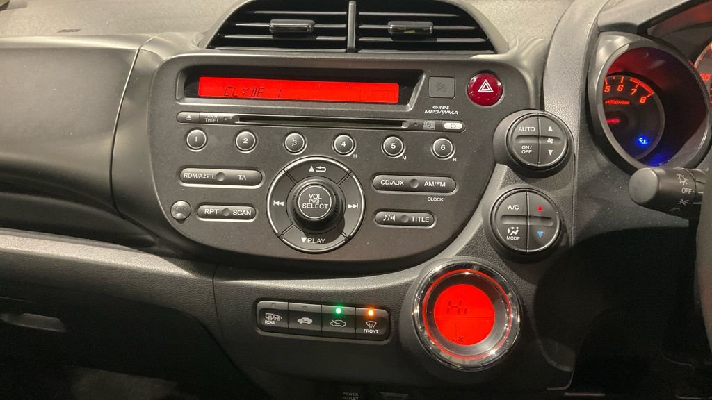 Used Honda Jazz 2013 for sale - 76883647: Photo 16