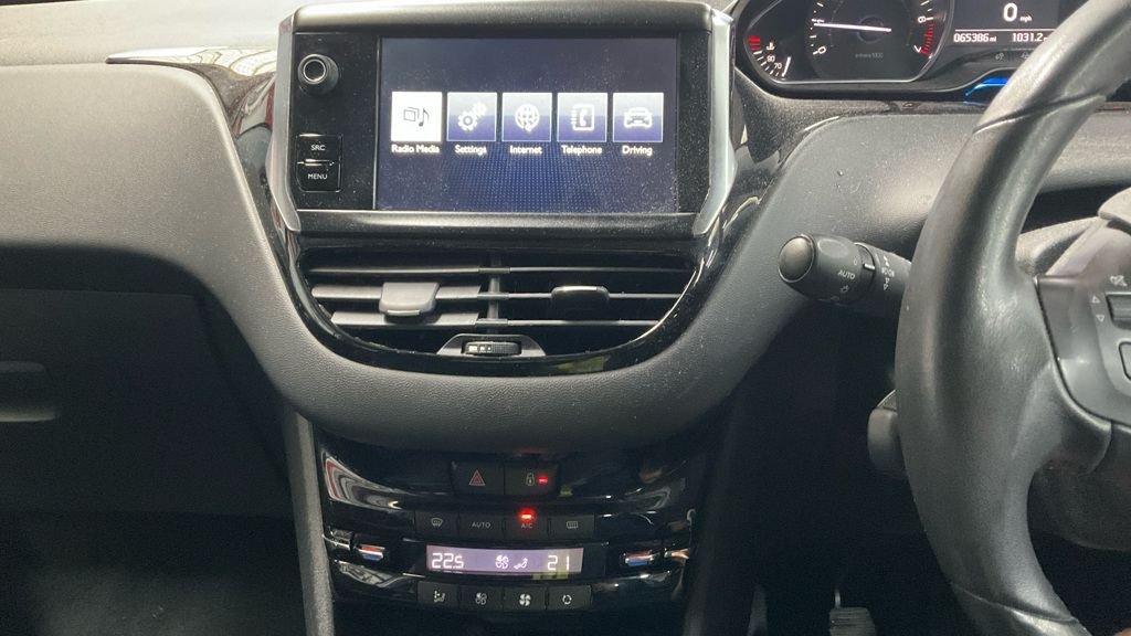 Used Peugeot 208 2015 for sale - 76496530: Photo 10