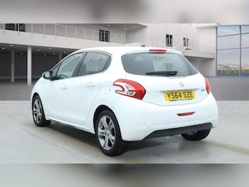 Used Peugeot 208 2015 for sale - 76496530: Photo