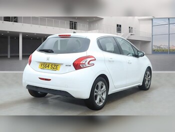 Used Peugeot 208 2015 for sale - 76496530: Photo