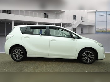 Used Toyota Verso 2015 for sale - 75735427: Photo