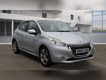 Peugeot - 208