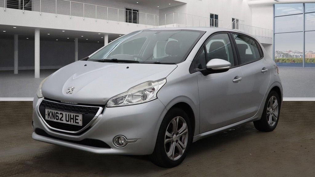 Used Peugeot 208 2012 for sale - 76570431: Photo 2