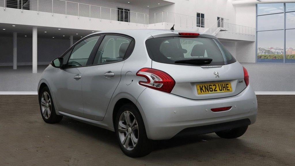 Used Peugeot 208 2012 for sale - 76570431: Photo 3