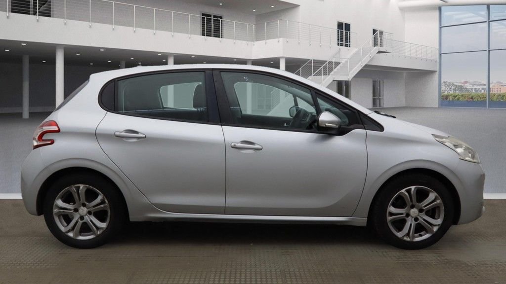 Used Peugeot 208 2012 for sale - 76570431: Photo 5