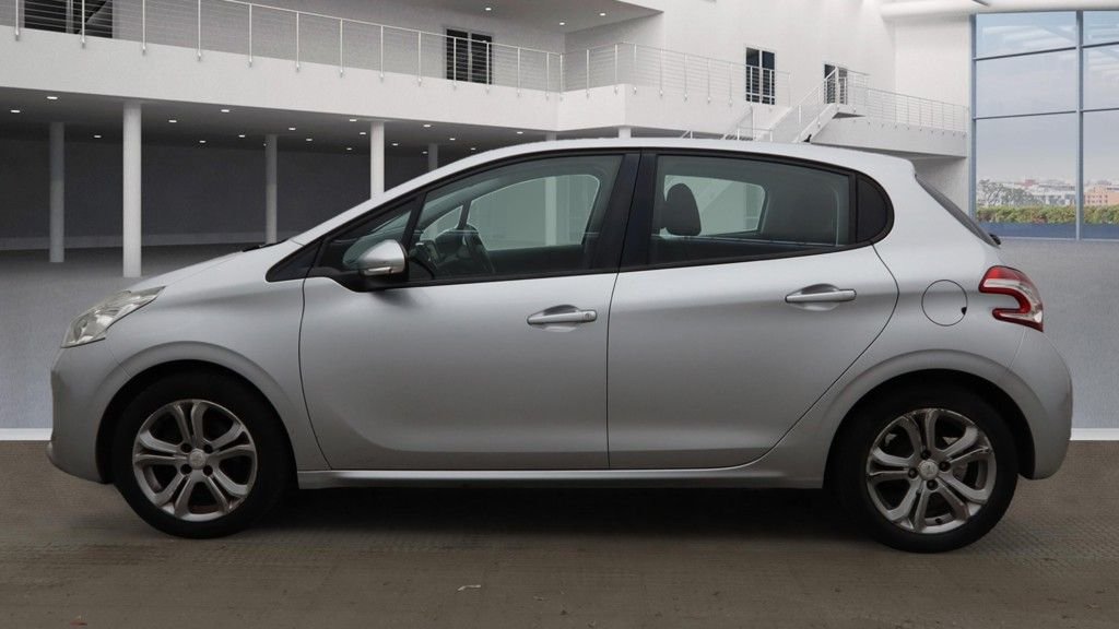 Used Peugeot 208 2012 for sale - 76570431: Photo 6