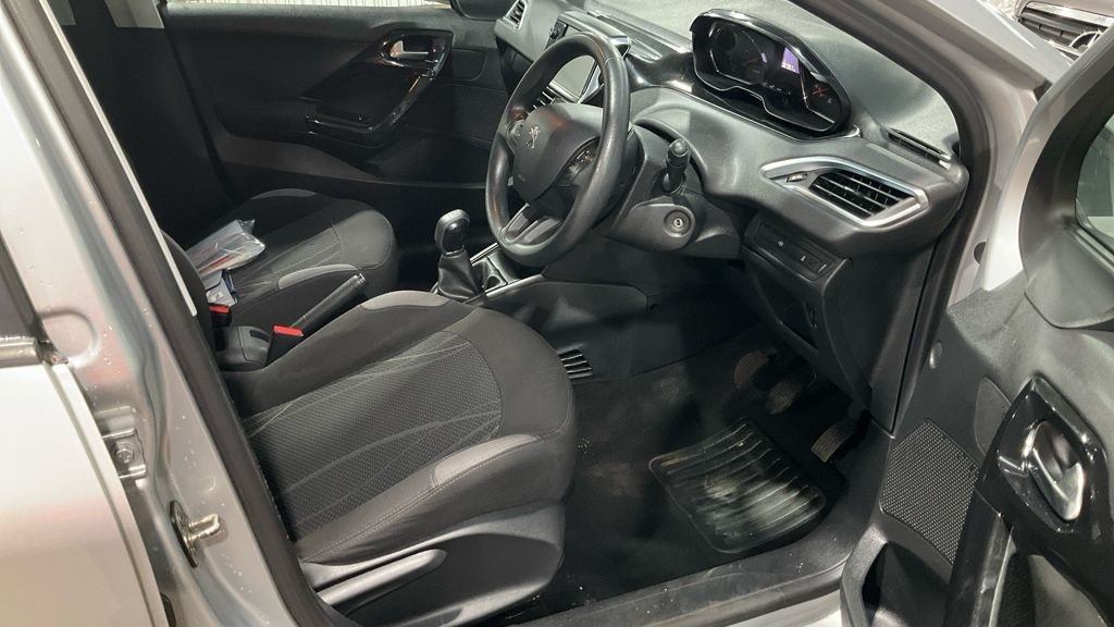 Used Peugeot 208 2012 for sale - 76570431: Photo 9