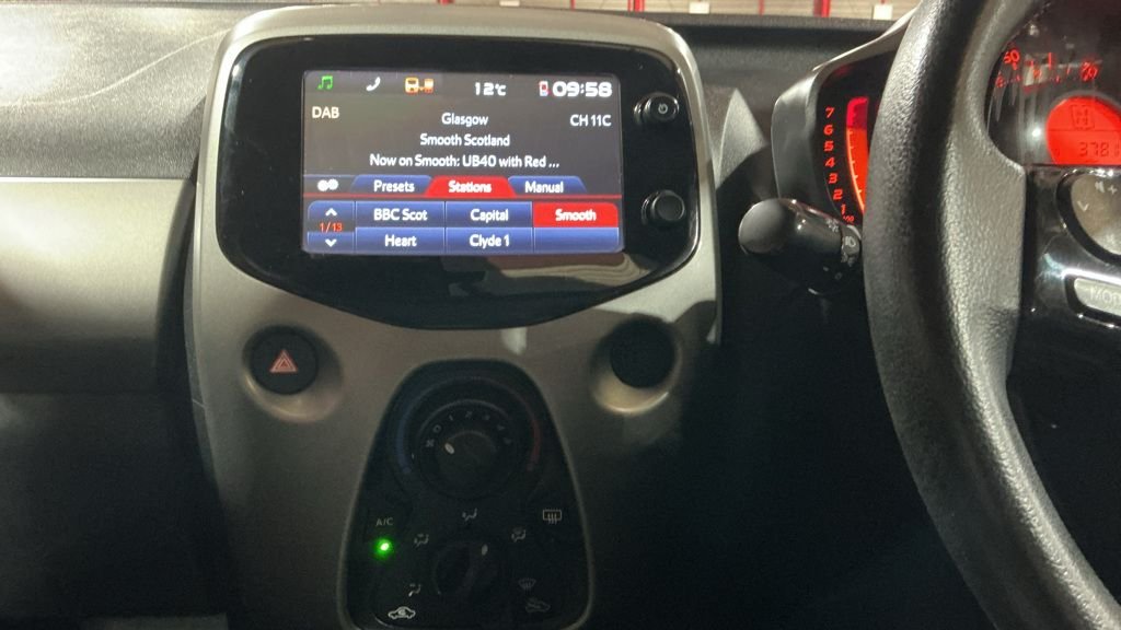 Used Toyota AYGO 2017 for sale - 76496332: Photo 11