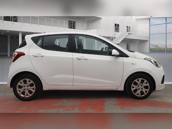 Used Hyundai i10 2014 for sale - 76223177: Photo 2