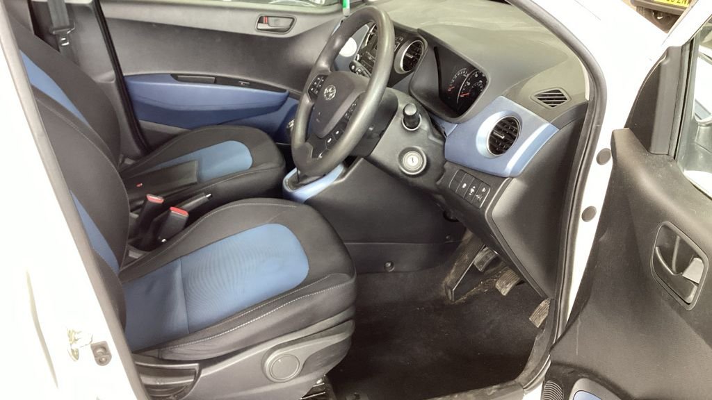 Used Hyundai i10 2014 for sale - 76223177: Photo 9