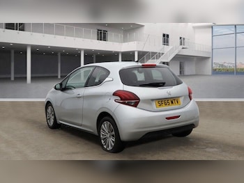 Used Peugeot 208 2015 for sale - 75566899: Photo