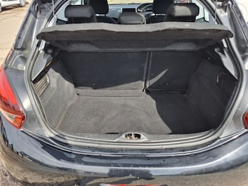 Used Peugeot 208 2015 for sale - 78357892: Photo