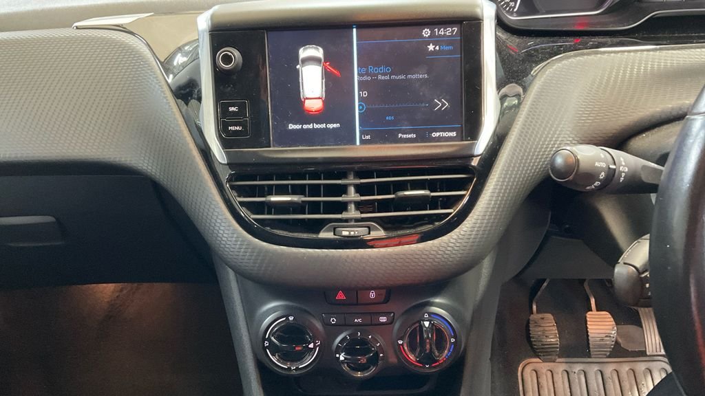 Used Peugeot 208 2017 for sale - 77967471: Photo 8