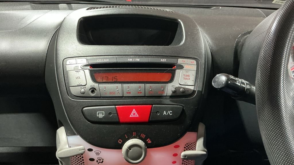 Used Peugeot 107 2013 for sale - 76430226: Photo 8