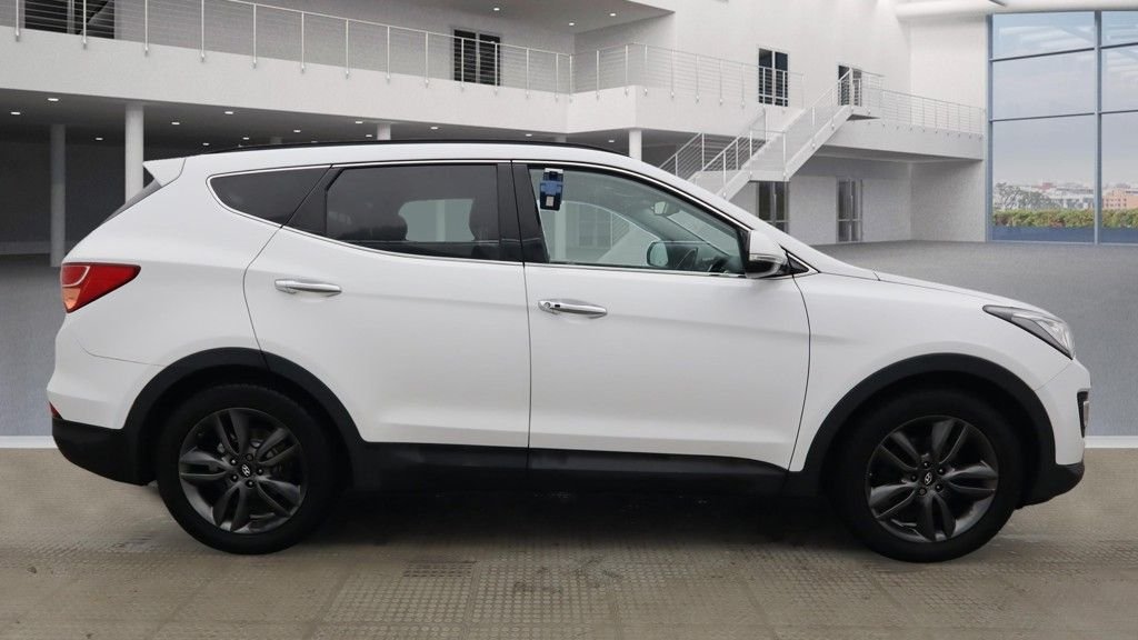 Used Hyundai Santa Fe 2015 for sale - 76535821: Photo 2